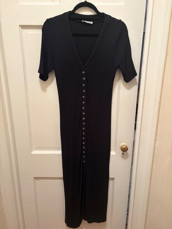 Reformation Dresses & Skirts - Reformation Black Ribbed Button Front Maxi Dress Size L Short Sleeve